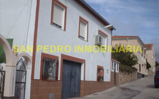 VENTA CHALET DE 220 M/2 Y 95 M/2 TERRENO EN VALENCIA DE ALCÁNTARA